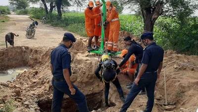 सीवरेज में गिरे किसान का 5वें दिन भी कोई पता नहीं, तस्वीरों में देखिए कैसे दिन रात एक कर रही सेना