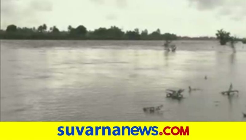 Evacuation of Five People From the Island During Flood in Lingsugur in Raichur District