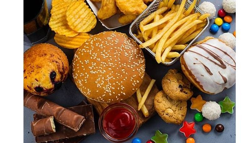 Britain set to ban unhealthy food advertisements on TV and internet-ycb