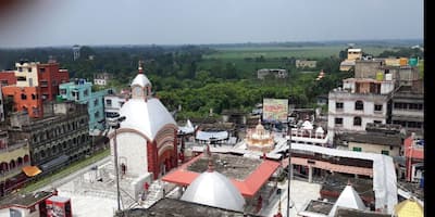 শিকেয় উঠল সরকারি নিষেধাজ্ঞা, কৌশিকী অমাবস্যায় তারাপীঠে পুজো দিলেন পুলিশ সুপার