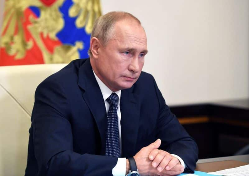 Coronavirus Russia President Vladimir Putin touts COVID-19 'Sputnik V vaccine' as effective and safe-dnm