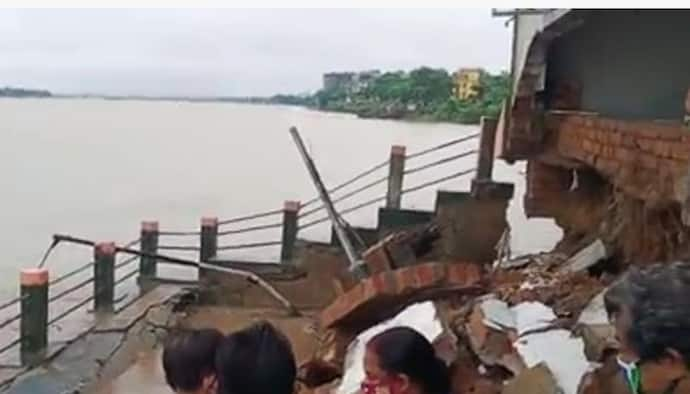 গঙ্গার ঘাটে আছড়ে পড়ল হড়পা বান, হুড়মুড়িয়ে পড়ল ঘাটের একাংশ