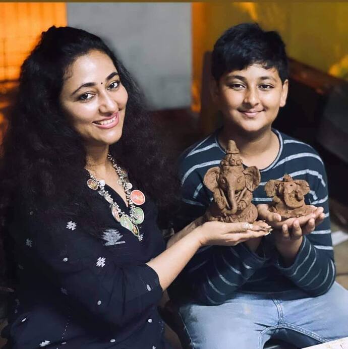 <p>ನಟ ದರ್ಶನ್ ಪತ್ನಿ ವಿಜಯಲಕ್ಷ್ಮಿ ಹಾಗೂ ಪುತ್ರ ವಿನೇಶ್‌..</p>
