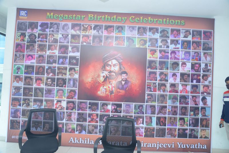 <p>చిరు బర్త్ డే వేడుక దృశ్యాలు..</p>
<p>చిరు బర్త్ డే వేడుక దృశ్యాలు..</p>