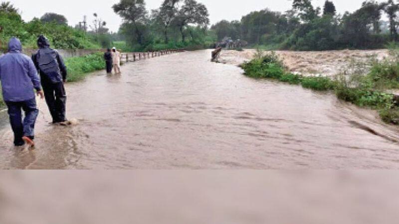 Trucks Stuck in National Highway in Badami in Bagalkot District