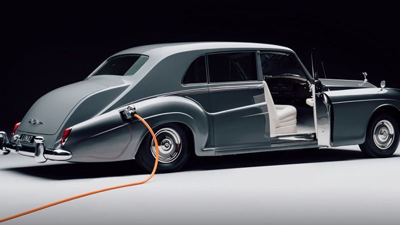 Rolls Royce unveiled First electric car 1961 Phantom V