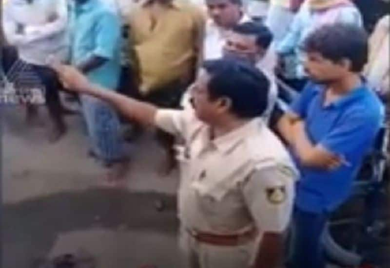 Video of Ballari Police Advising Public Goes Viral