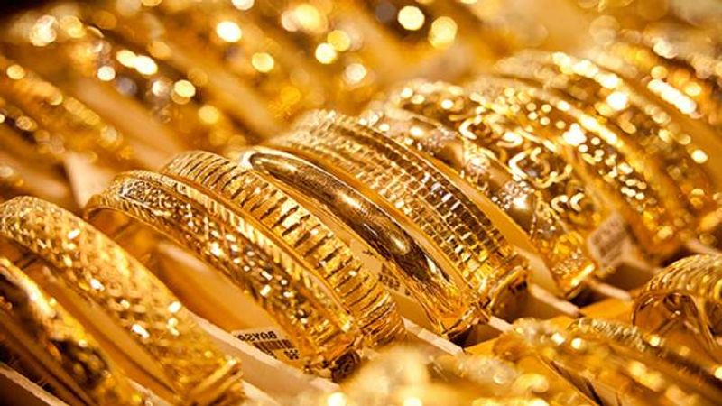 international gold rate may cross 2,000 dollar mark