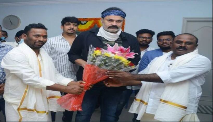 డైరక్టర్ గా  'జబర్దస్త్' కమెడీయన్,హీరో ఎవరంటే....