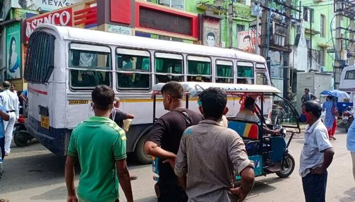 বাসের সিটে চালকের ঝুলন্ত ও রক্তাক্ত দেহ, খুনের অভিযোগ পরিবারের