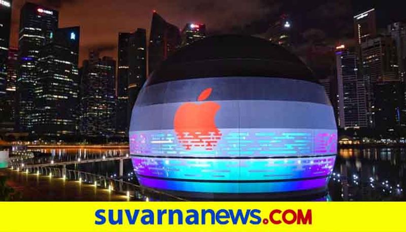 Apple opens news store that floats on the waters of Marina Bay Singapore