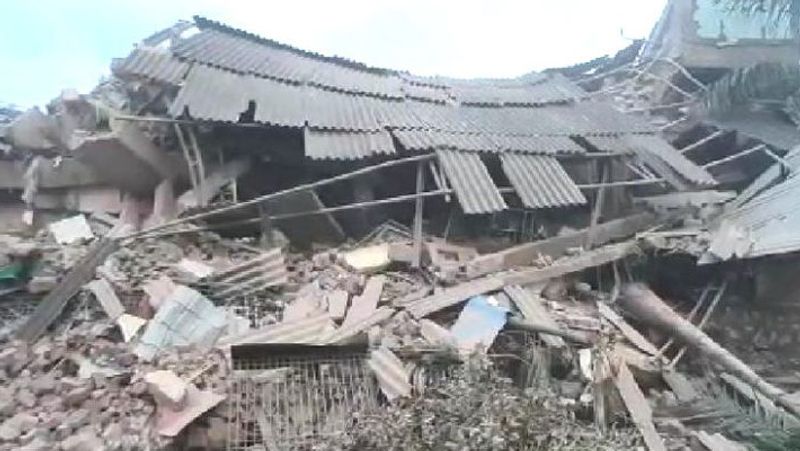 Five storey building collapsed in Maharahstra Raigad district 25 rescued 50 still trapped inside