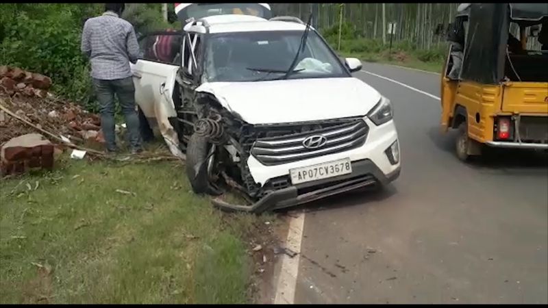 Miracle escape from the road accident in visakhapatnam district