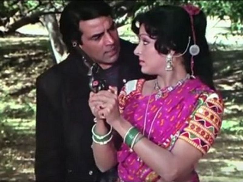 <p>The sets of Sholay and scenes with Hema Malini was used by Dharmendra to woo the actress more than complete the shot at times. The actor who fell for her during their previous encounter in Seetha Aur Geeta was responsible for delays.</p>
<p> </p>
<p>The sets of Sholay and scenes with Hema Malini was used by Dharmendra to woo the actress more than complete the shot at times. The actor who fell for her during their previous encounter in Seetha Aur Geeta was responsible for delays.</p>
<p> </p>