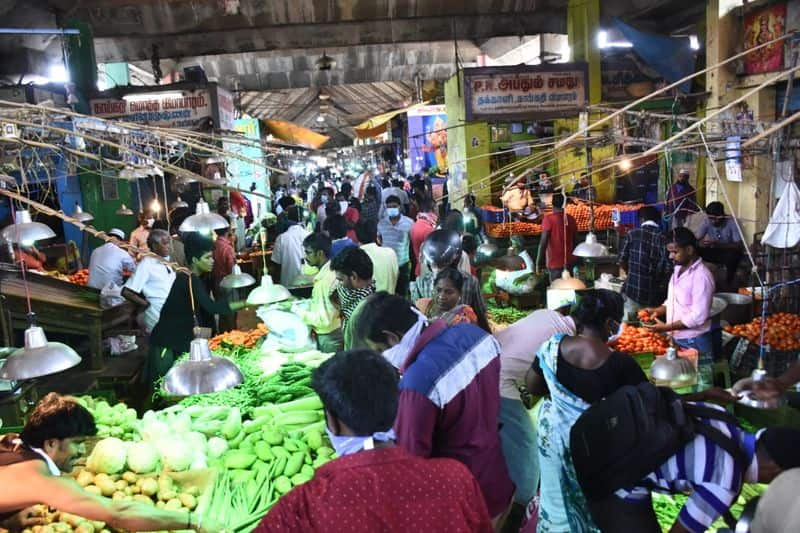 The prices of vegetables including tomatoes and onions have decreased slightly in Chennai Koyambedu market KAK