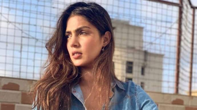 <p style="text-align: justify;">ఇన్నాళ్లు మౌనంగా ఉన్న తనను సుశాంతే మాట్లాడమని కోరాడని చెప్పింది రియా చక్రవర్తి. సుశాంత్ తన కలలో వచ్చి అసలు నిజమేంటో చెప్పాలని సూచించాడని చెప్పింది.</p>
