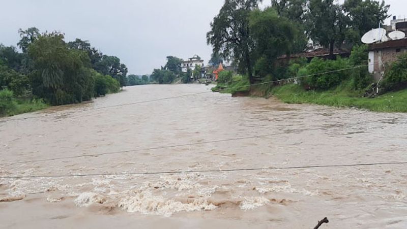 Police Protected to Young Man in Flood in Kalaburagigrg