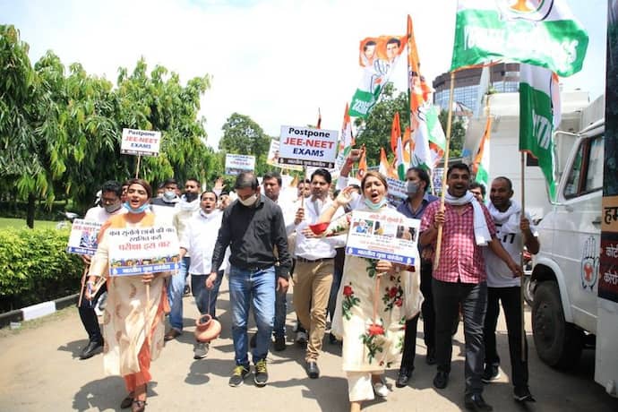 <p>Delhi Congress leaders and workers, including its president Anil Kumar, were detained by police on Friday during a protest against the holding of the JEE and NEET exams amid the COVID-19 pandemic.<br />
&nbsp;</p>
