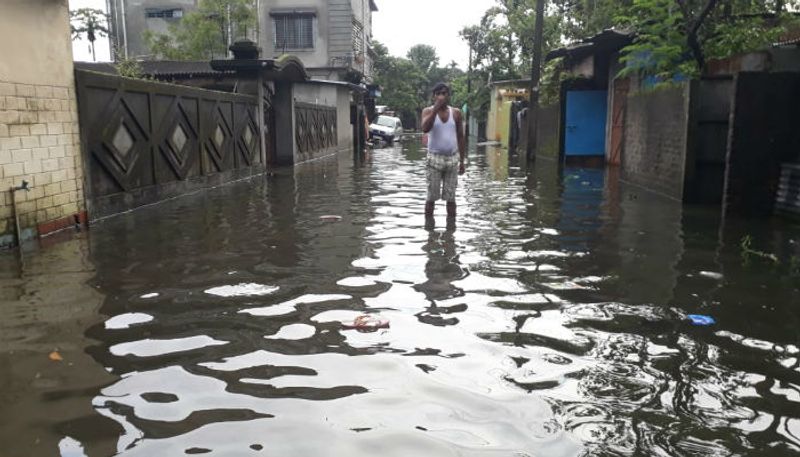 Siliguri submerged due to overnight downpour; locals stranded in waterlogged condition-dbr