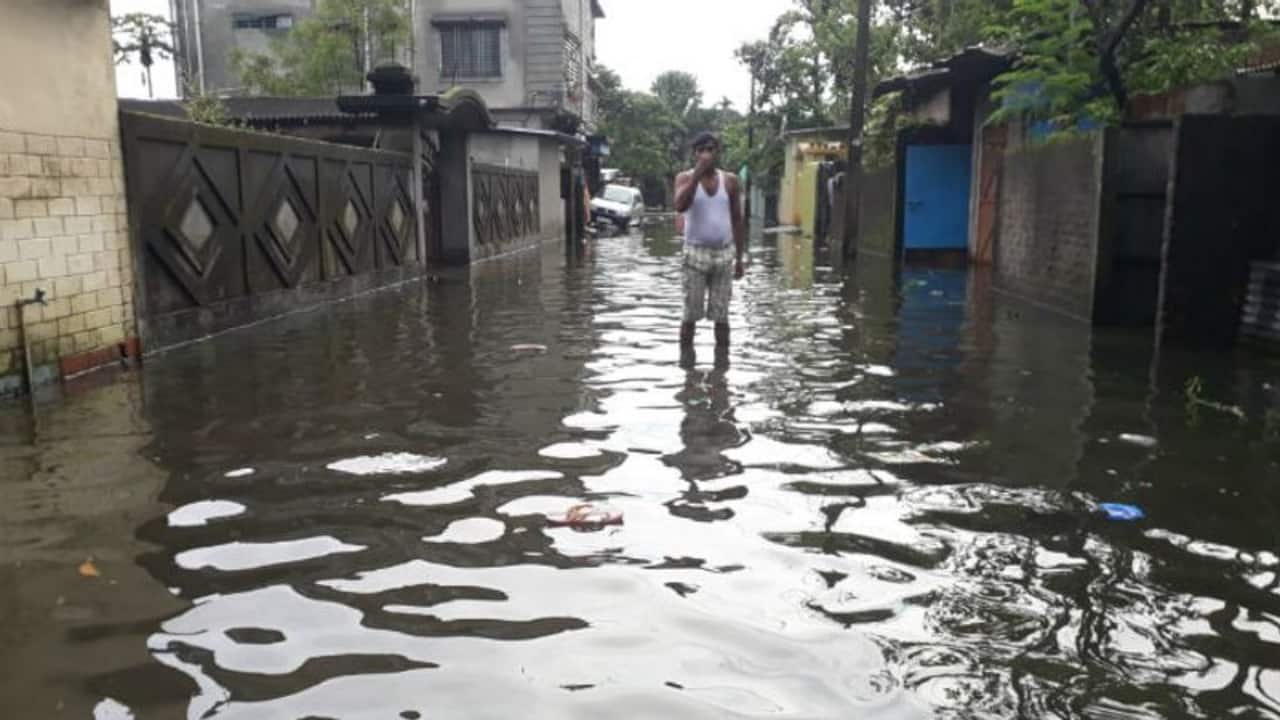 Siliguri submerged due to overnight downpour; locals stranded in waterlogged condition