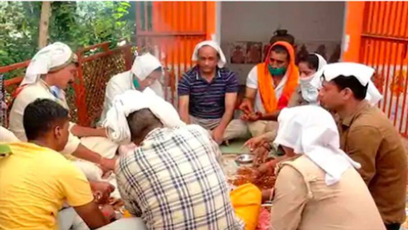 UP Police perform havan to ward off evil from station, keep public waiting-ycb