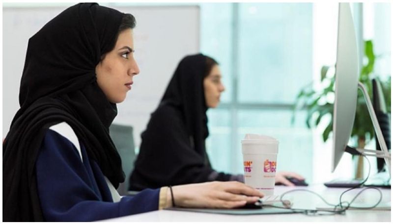 saudi allows women to work during night shift