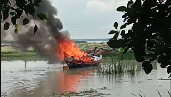 নদীর উপর দাউ দাউ করে জ্বলে উঠল পালতোলা নৌকা, দেখুন চাঞ্চল্যকর ছবি