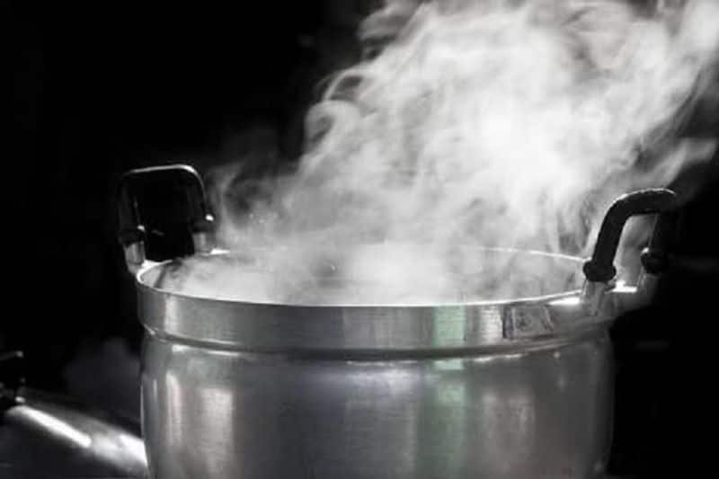 Husband pours boiling water on woman for talking to lover on phone-ycb