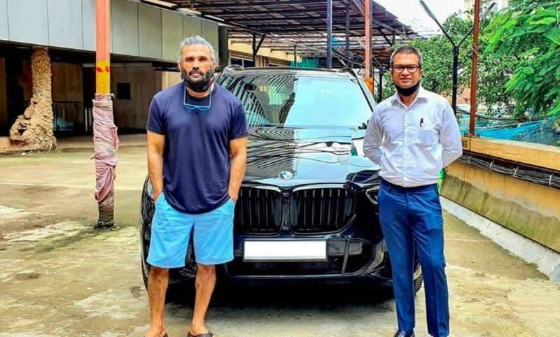 Bollywood star Suniel Shetty purchased a new BMW X5 with Phytonic Blue colour