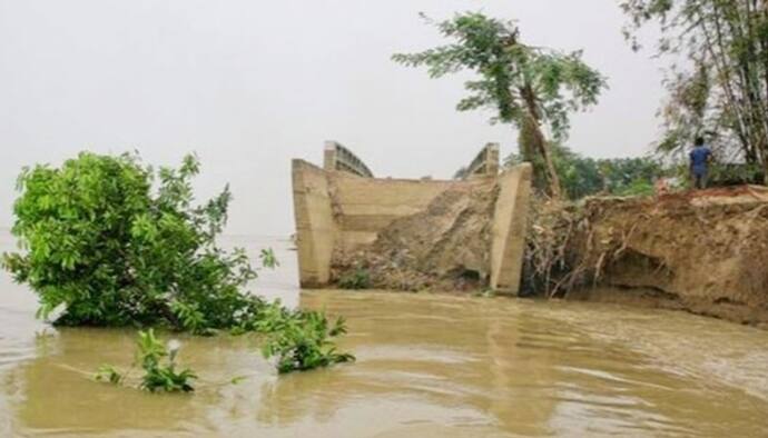 ভারত-বাংলাদেশ সীমান্তের লালগোলায় ব্যাপক ভাঙন, নিশ্চিহ্ন হওয়ার মুখে আন্তর্জাতিক সীমারেখা