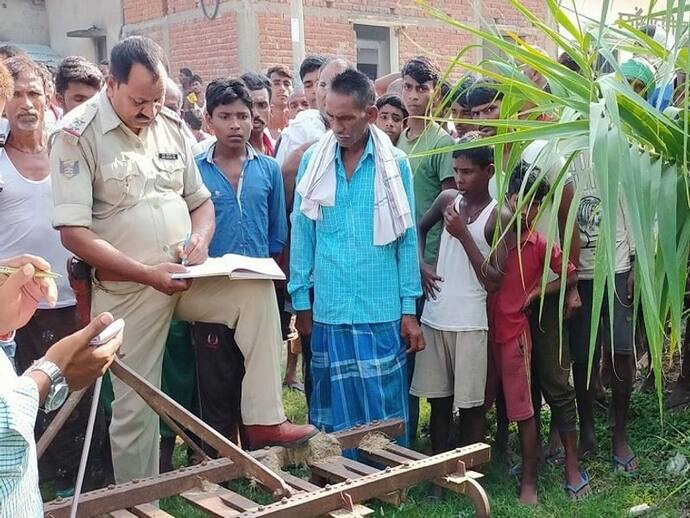 गोबर में मिले डिब्बे को घर उठा लाई मां, बेटे से बोली-देखो क्या है अंदर; ढक्कन खोलते ही हुआ धमाका, फिर...