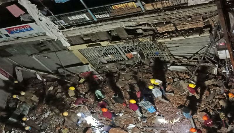 Kolkata A house suddenly collapsed in Boubazar due to metro expansion work-dbr