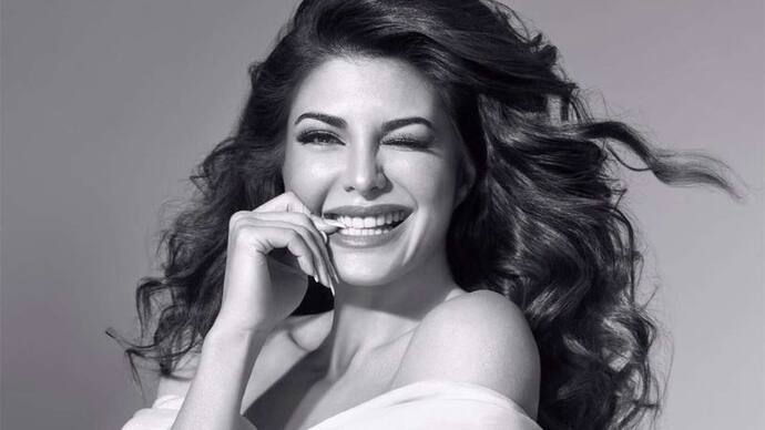 <p>Jacqueline Fernandez is loved for her positive attitude to everything in life and makes it a point to rise above everything and smile her way through life.</p>
