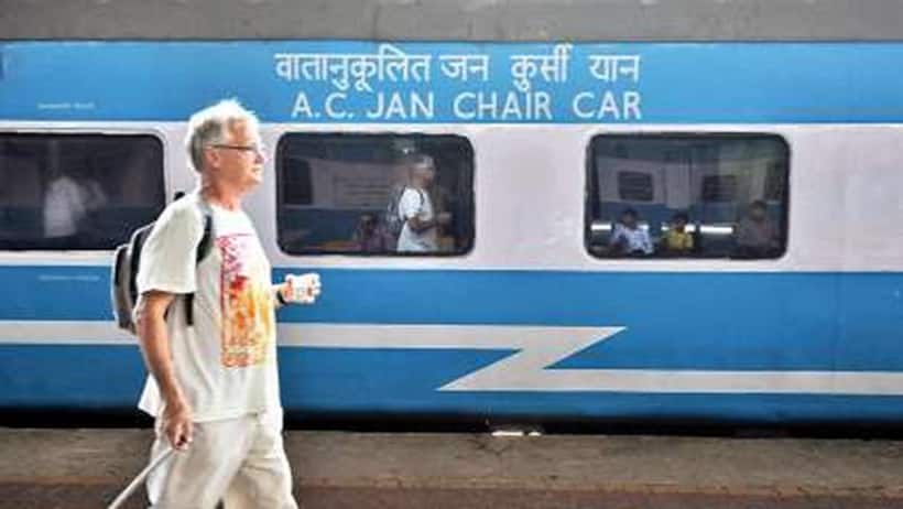 राहत: अब छठ पर घर जाना होगा और भी आसान, रेलवे  100 नई ट्रेन चलाने की तैयारी में