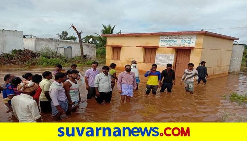 People Faces Problems for Heavy Rain in Shirahatti in Gadag District