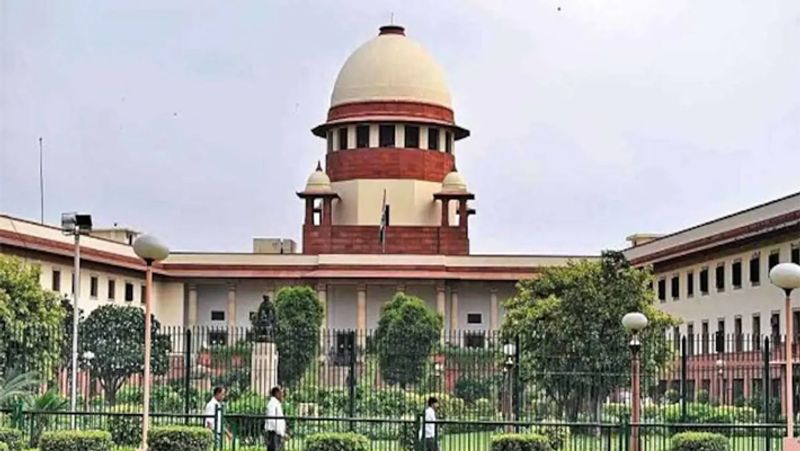 Fix reasonable charges for ambulance services for COVID-19 patients, Supreme Court directs states