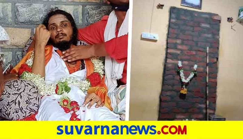 Kumar Maharaj Swamiji Came out From Closed Cave After 62 Days in Haveri