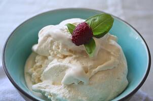 How to make perfect ice cream in 10 minutes without a machine