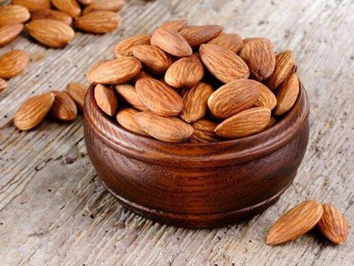 <p><strong>ബദാം: </strong>ധാരാളം ആന്റിഓക്‌സിഡന്റ്‌സും വൈറ്റമിന്‍ ബി-6, ഇ, ഒമേഗ-3, ഫാറ്റി ആസിഡ് എന്നിവയൊക്കെ അടങ്ങിയതാണ് ബദാം. ഇത് നിങ്ങളുടെ ഓര്‍മശക്തി കൂട്ടാന്‍ സഹായിക്കും.&nbsp;</p>

