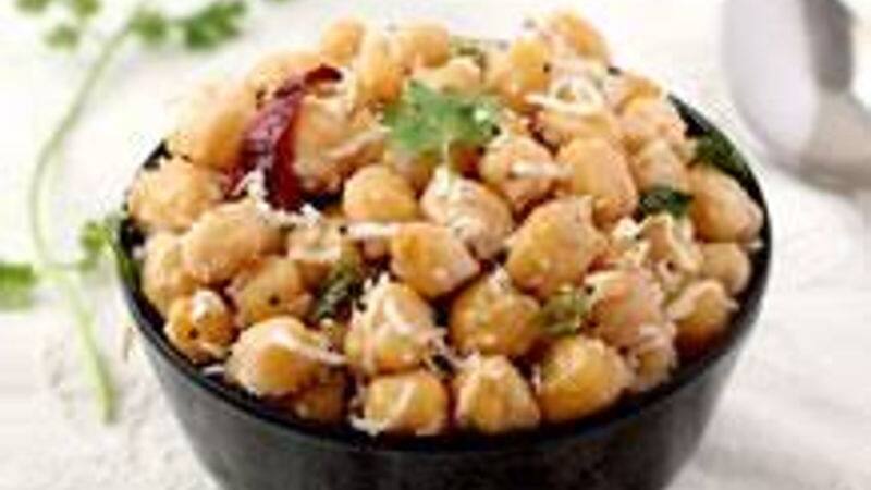 Sundal  This is the favoured snack of beach goers in Tamil Nadu. It is a perfect antidote for all greasy, deep fried snacks on a rainy day. Chickpeas are sautéed with coconut in a mixture of curry leaves and spices and is served with filter coffee.