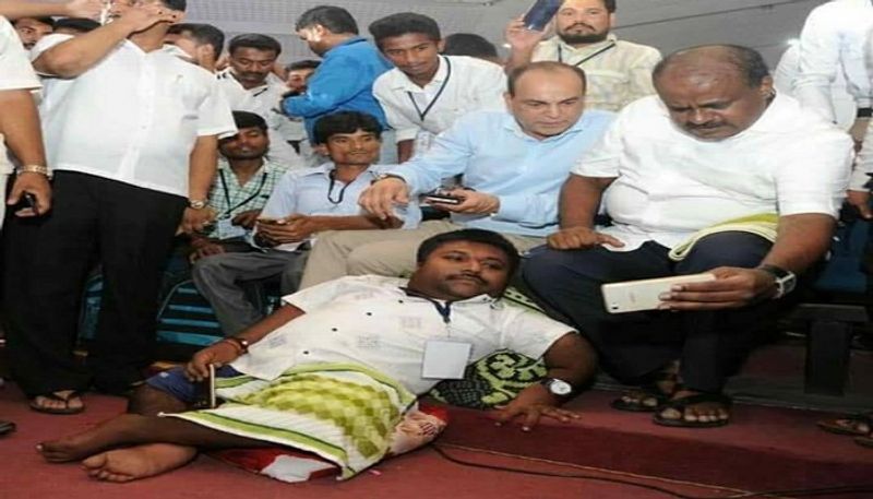 HD Kumaraswamy condolence to his fan Manju death rbj