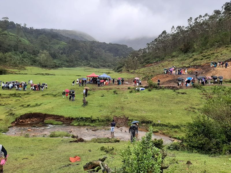 Landslide in Mattiggatta Kelagina Keri at Sirsi in Uttara Kannada grg