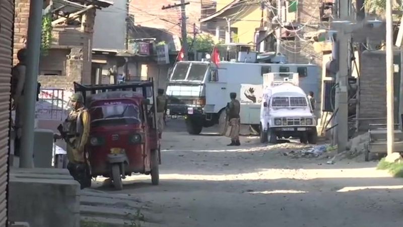 Punjabi jeweler shot dead by terrorist in srinagar after he got a domicile certificate ckm