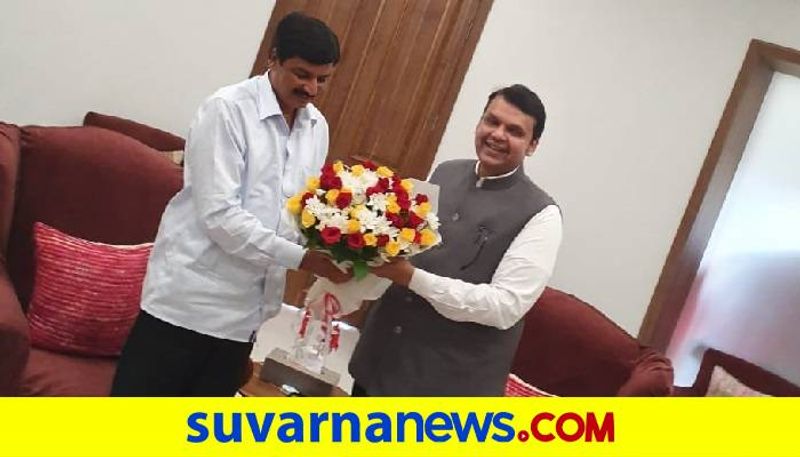 Minister Ramesh Jarakiholi Met With Maharashtra Former CM Devendra Fadnavisgrg