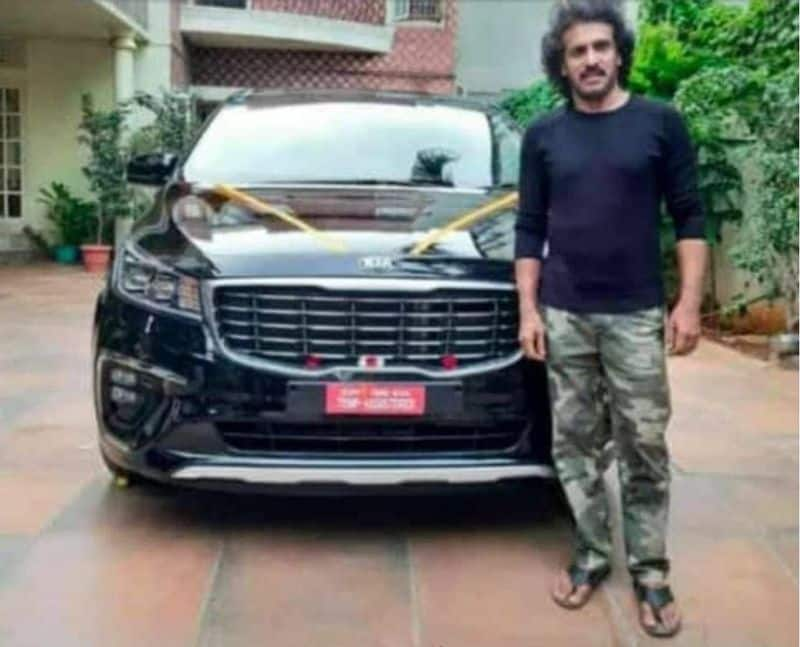 Kannada actor upendra welcomes kia carnival car prior birthday vcs