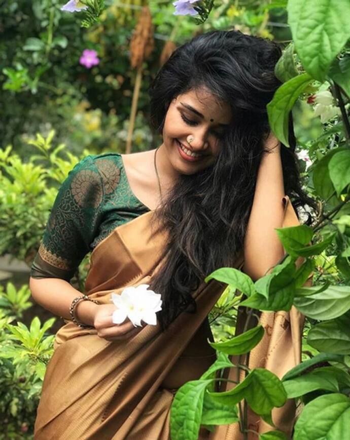 <h3 style="text-align: justify;">అనుపమ పరమేశ్వరన్. తెలుగు చిత్రపరిశ్రమపై తనదైన ముద్ర వేసిన మరొక మలయాళ భామ. అందంతో, అభినయంతో ఆకట్టుకునే ఈ బ్యూటీ.... తెలుగు ప్రేక్షకుల మనస్సులో తనకంటూ పక్కింటి అమ్మాయి లాగ అంటుంది అనే ఒక ఇమేజ్ ని సొంతం చేసుకుంది.&nbsp;</h3>
