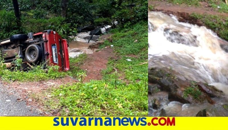 Qualis overturned At horanadu Due To Heavy Rain snr