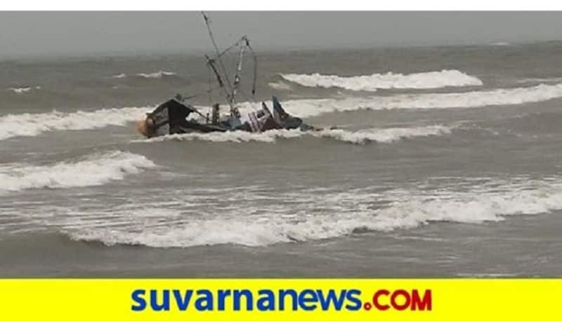 people rescues 4 fishermen Bhatkal Uttara Kannada mah