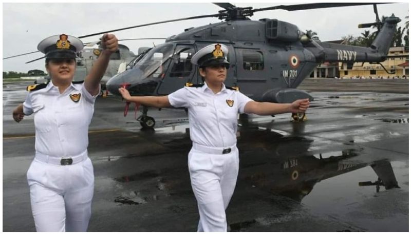 first two women navy officers to operate helicopters from warships of Indian Navy