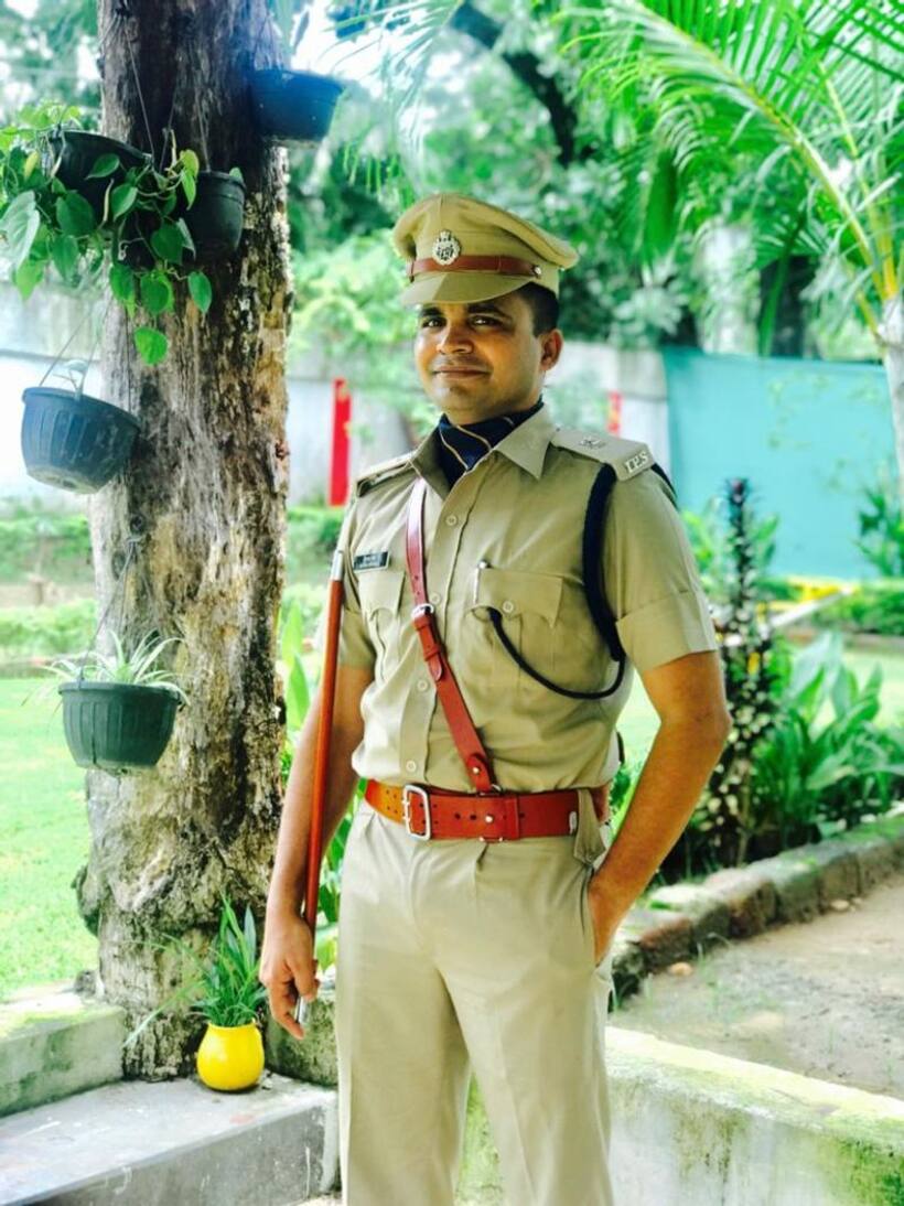 आईपीएस अफसर दे रहे हैं गरीब और कमजोर वर्ग के यूपीएससी उम्मीदवारों के लिए मुफ्त ऑनलाइन क्लासेस